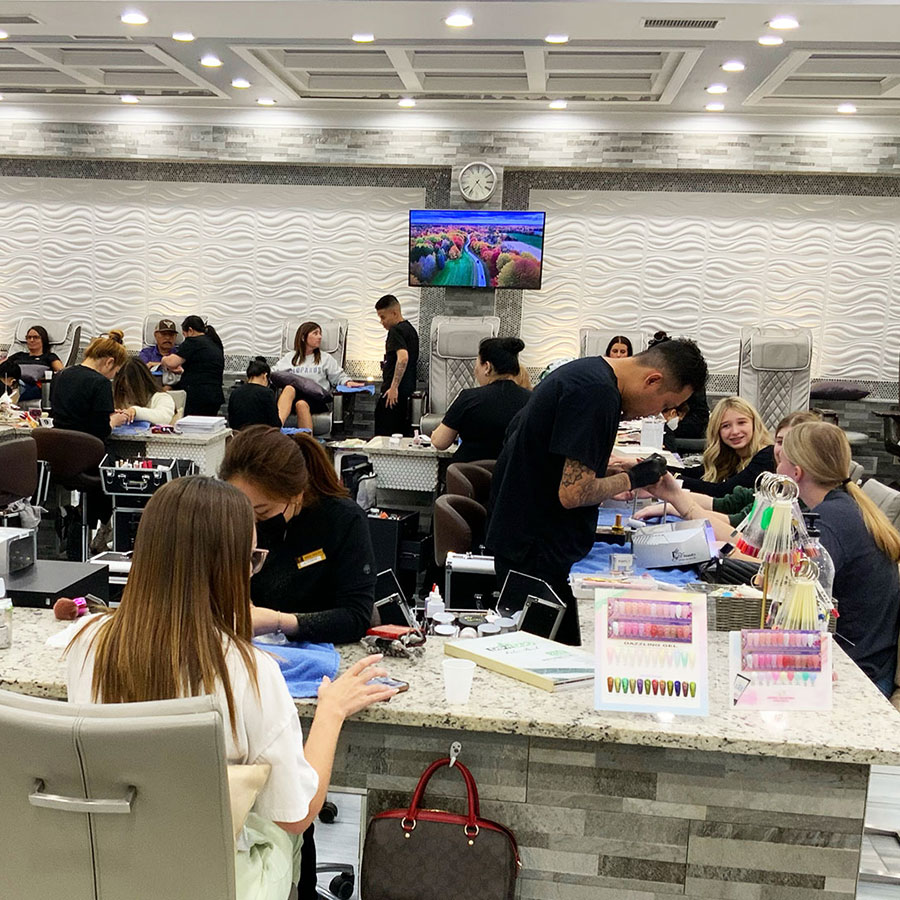 Royale' Nails Spa